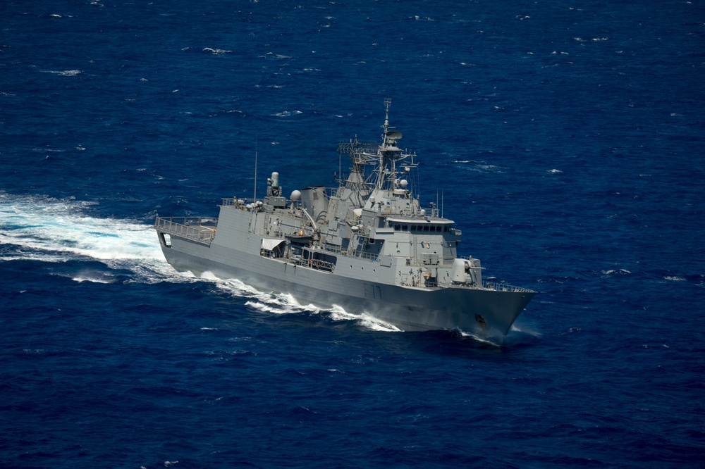 Forty Ships and Submarines Steam in Close Formation During RIMPAC - HMNZS Te Kaha (F77)