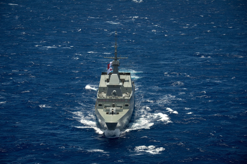 Forty Ships and Submarines Steam in Close Formation During RIMPAC - RSS Steadfast (70)