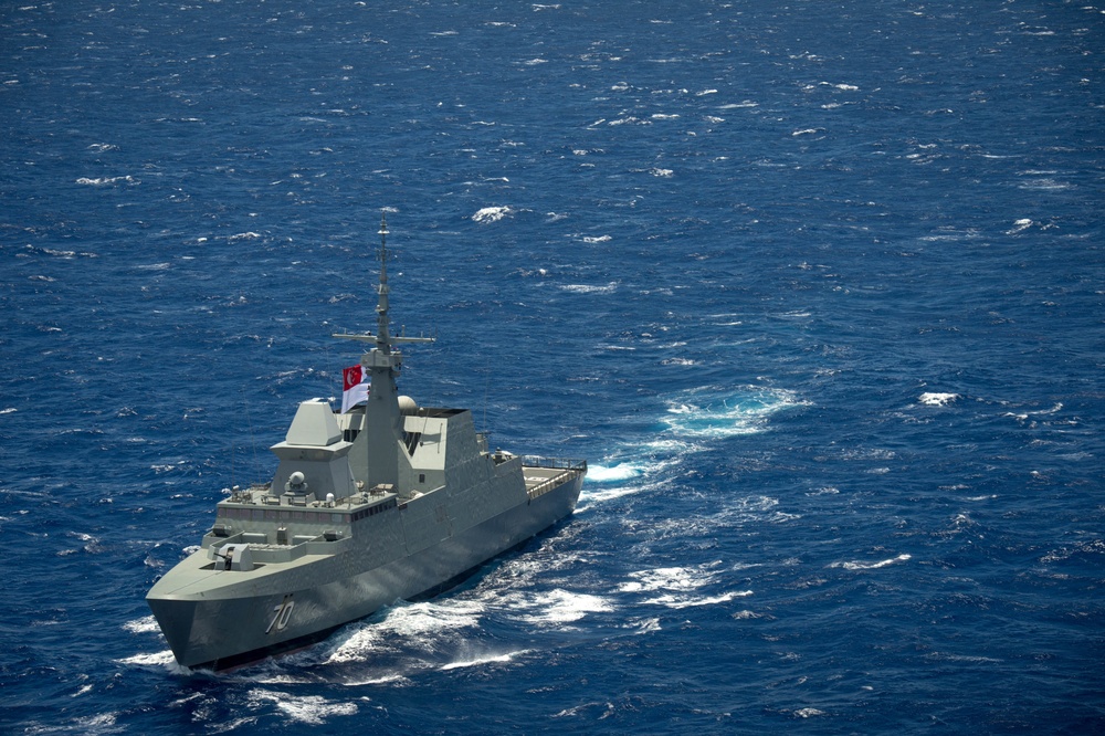 Forty Ships and Submarines Steam in Close Formation During RIMPAC - RSS Steadfast (70)