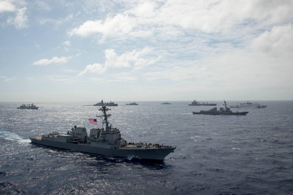 Forty Ships and Submarines Steam in Close Formation During RIMPAC - USS Pinckney (DDG 91)