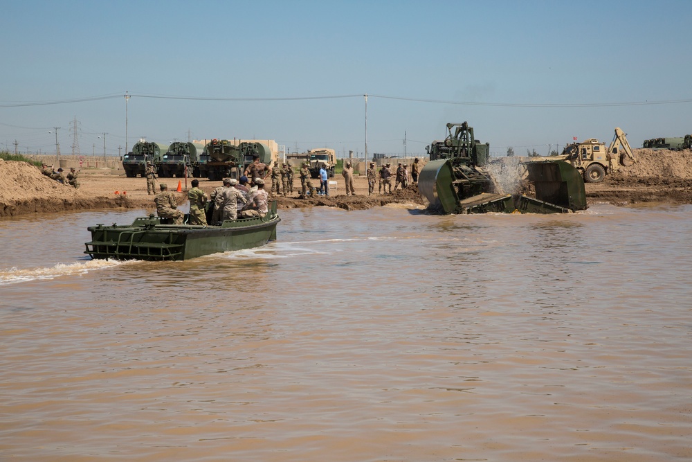 DVIDS - Images - Iraqi engineers learn bridging techniques [Image 2 of 5]