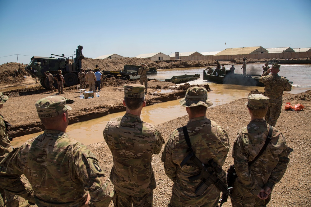 Iraqi engineers learn bridging techniques