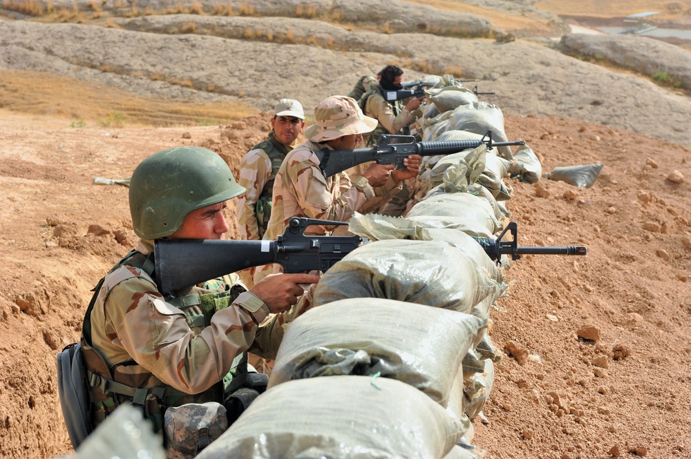 Peshmerga soldiers train at Menila Training Center