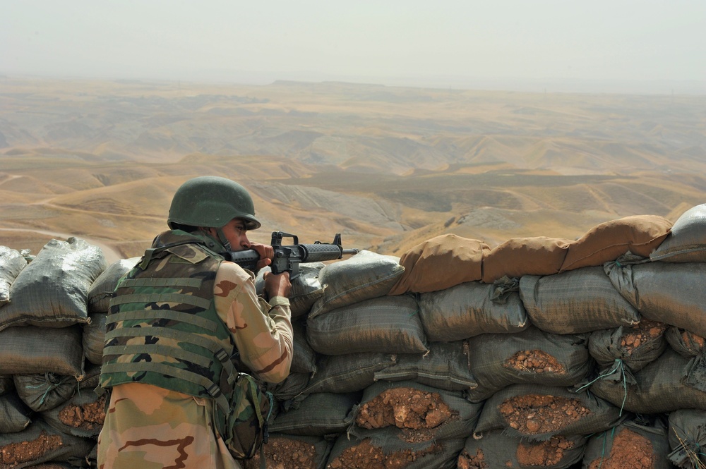 Peshmerga soldiers train at Menila Training Center