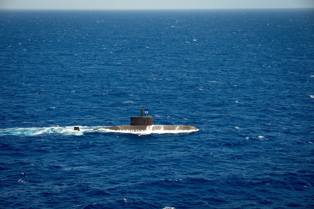 Forty Ships and Submarines Steam in Close Formation During RIMPAC - ROKS Lee Eokgi (SS 071)