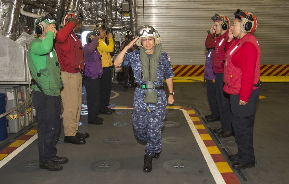 Admiral Manabe visits USS Coronado (LCS 4) during RIMPAC