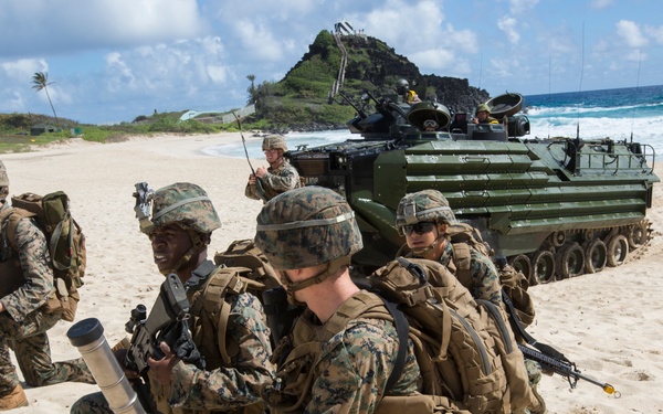 RIMPAC 16: Amphibious assault on Marine Corps Base Hawaii