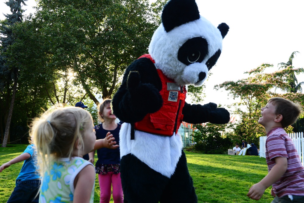 Coast Guard participates in Seattle’s 67th annual Seafair Torchlight Parade