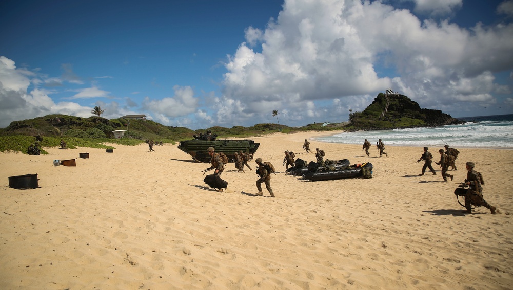 RIMPAC 16: Amphibious Assault on Marine Corps Base Hawaii