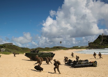 RIMPAC 16: Amphibious Assault on Marine Corps Base Hawaii