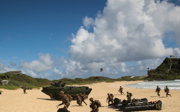 RIMPAC 16: Amphibious Assault on Marine Corps Base Hawaii