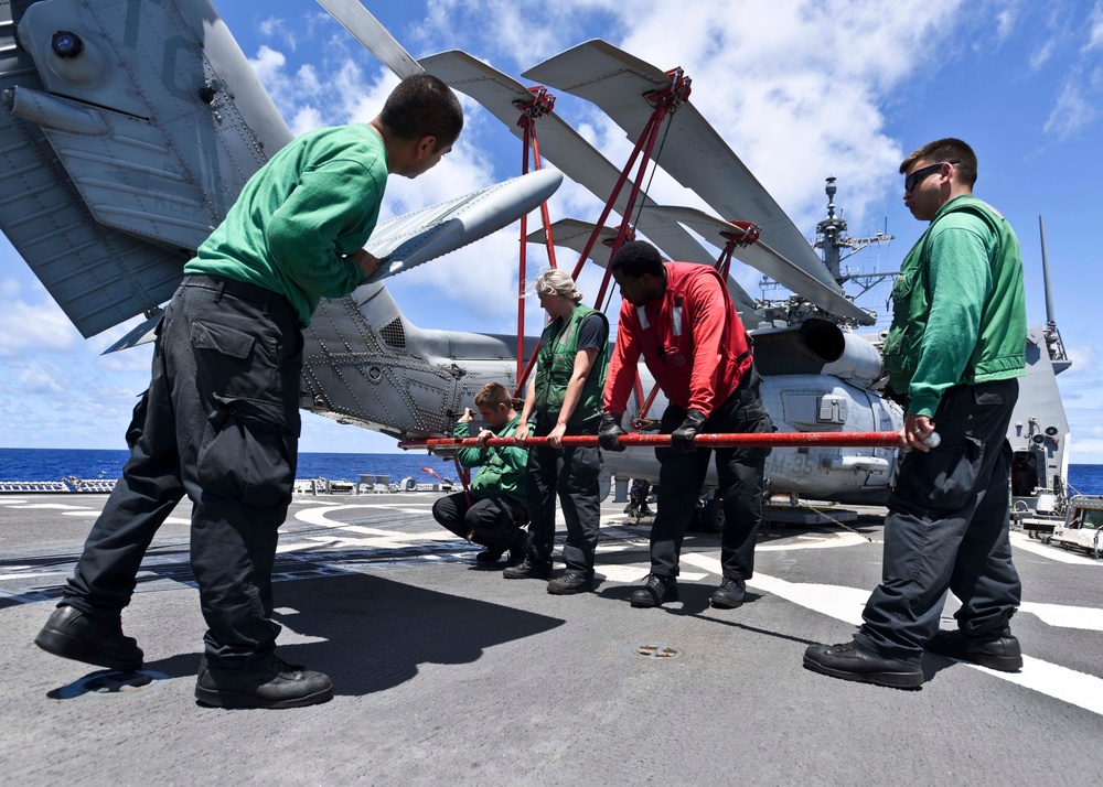 USS Shoup Conduct Flight Operations during RIMPAC 2016