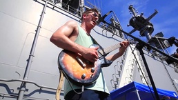 Marines, Sailors in volunteer band make waves at sea