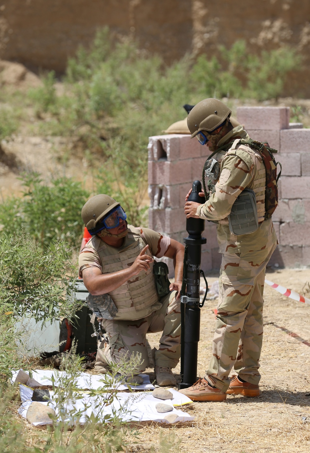 Peshmerga learn how to use Panzerfaust 3