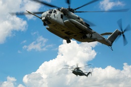 2nd ANGLICO, HMH-461 team up for troop lift training