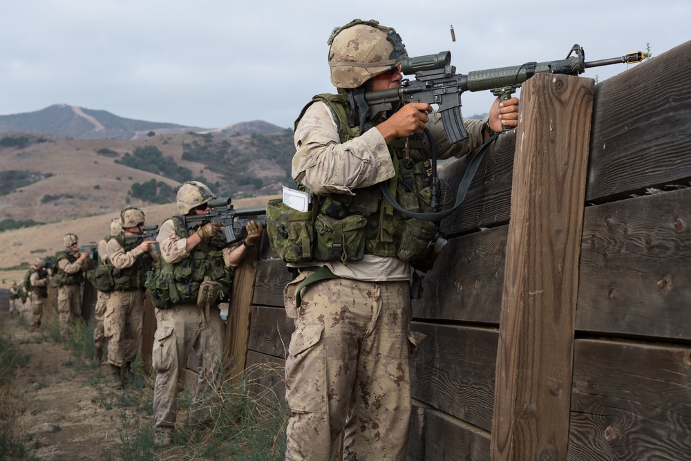 Mechanized Attack Training During RIMPAC 2016