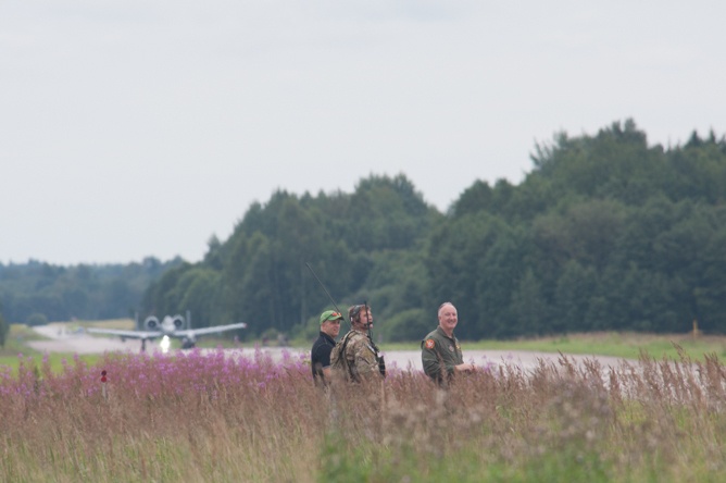 442nd FW completes 8 highway landings