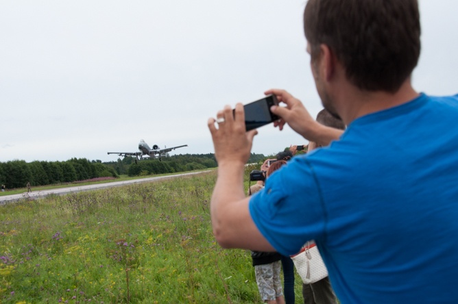 Estonian community watches 8 A-10s complete highway landing