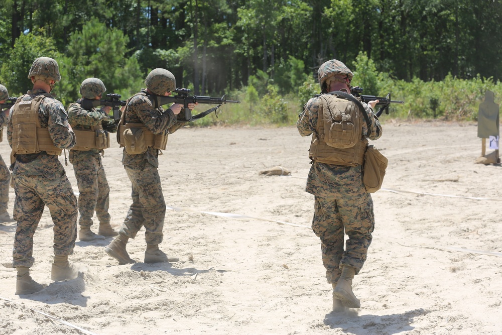 Maintenance battalion Marines hit the range