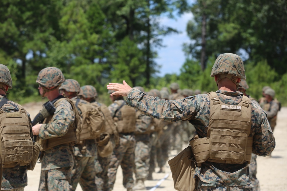 Maintenance battalion Marines hit the range