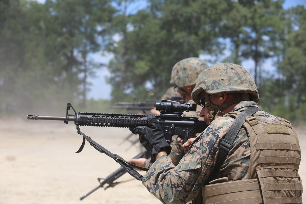 Maintenance battalion Marines hit the range