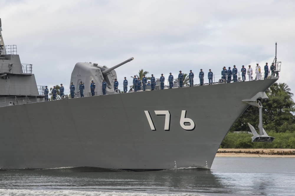 JS Chokai (DDG 176) arrives at Joint Base Pearl Harbor-Hickam during RIMPAC 2016