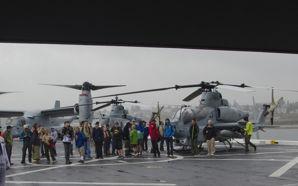 USS Somerset (LPD 25) Arrives At Seattle Seafair Fleet Week