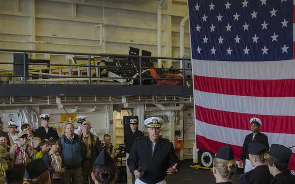 USS Somerset (LPD 25) Arrives At Seattle Seafair Fleet Week