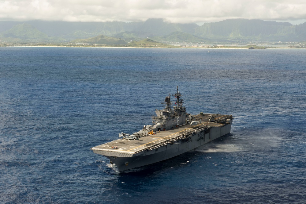 USS America conducts Flight Operations with VMM 165