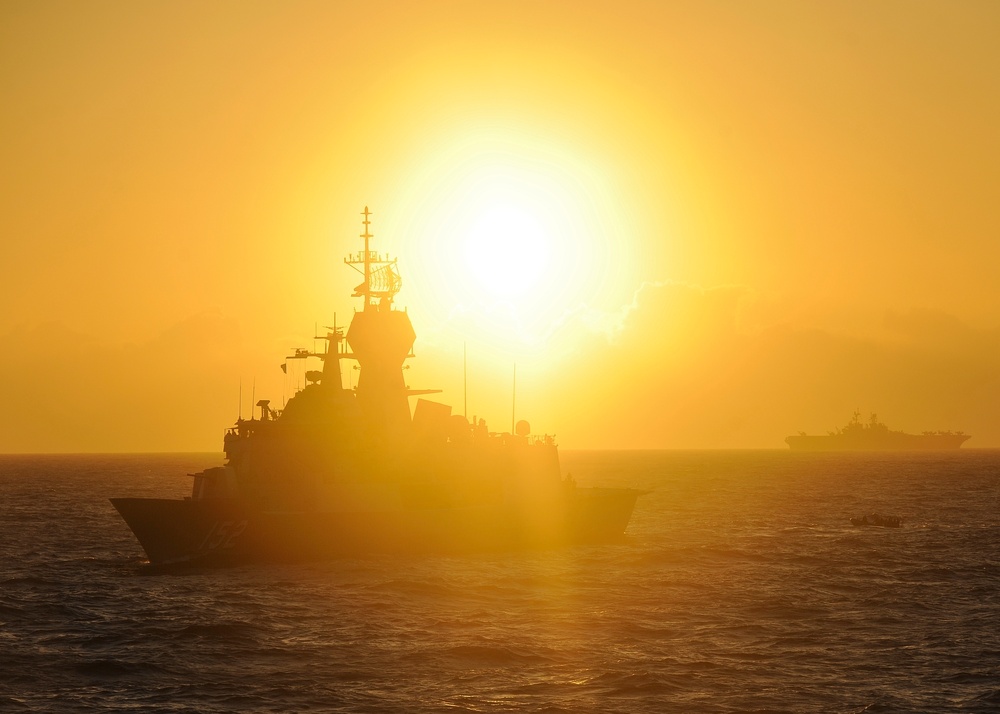 HMAS Warramunga and USS America underway during RIMPAC 2016