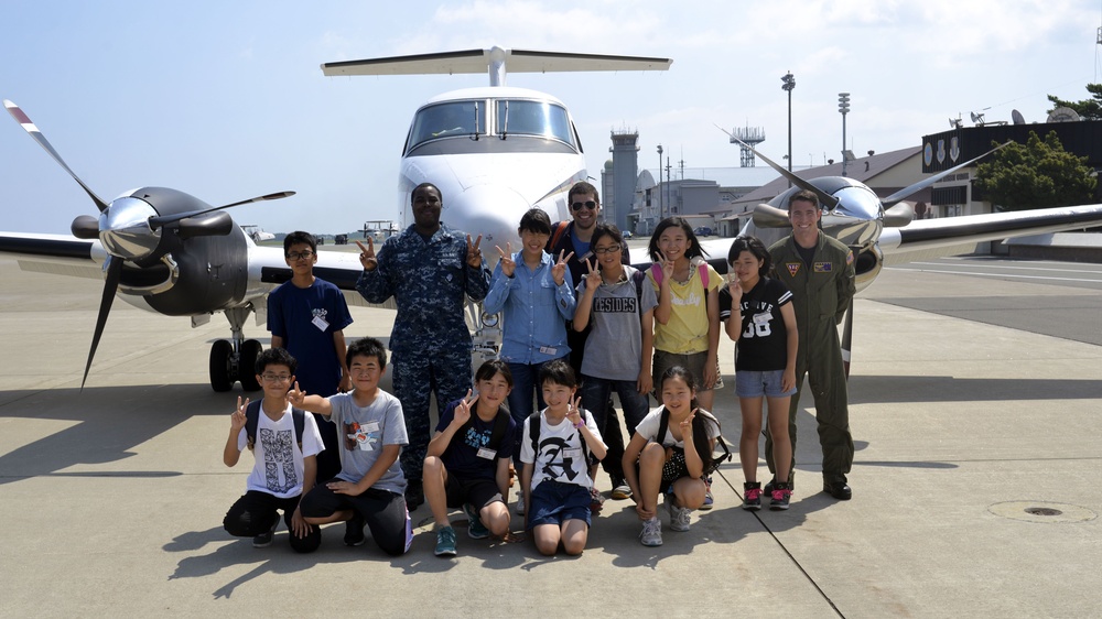 Misawa Sailors Give Tour to Japanese School Kids