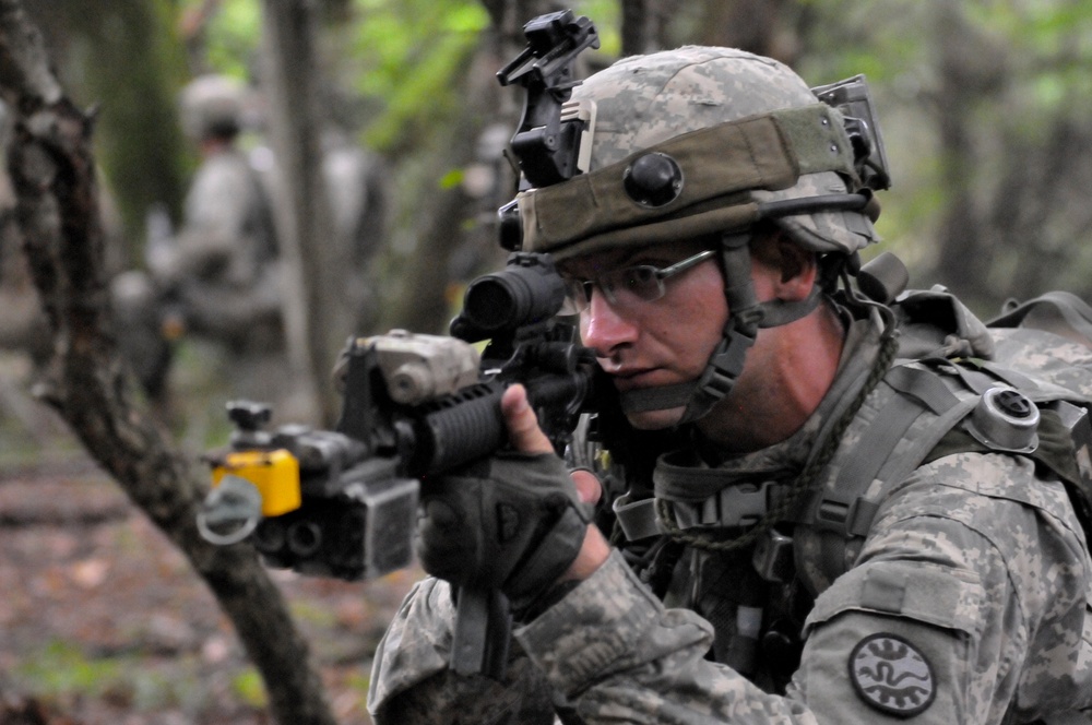 Soldiers stage patrols, attacks during training in Romania