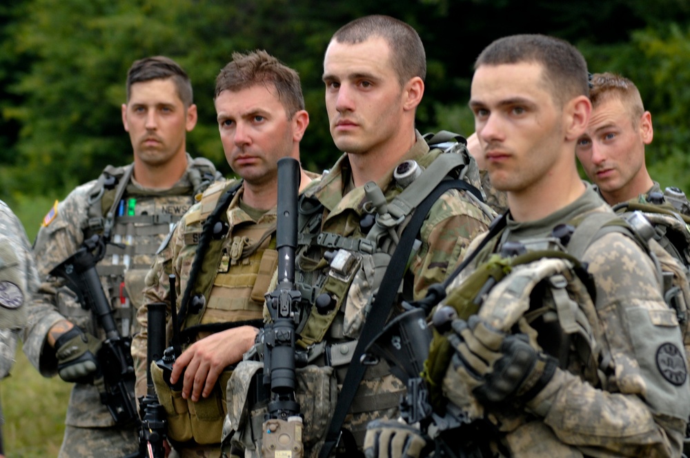 Soldiers stage patrols, attacks during training in Romania