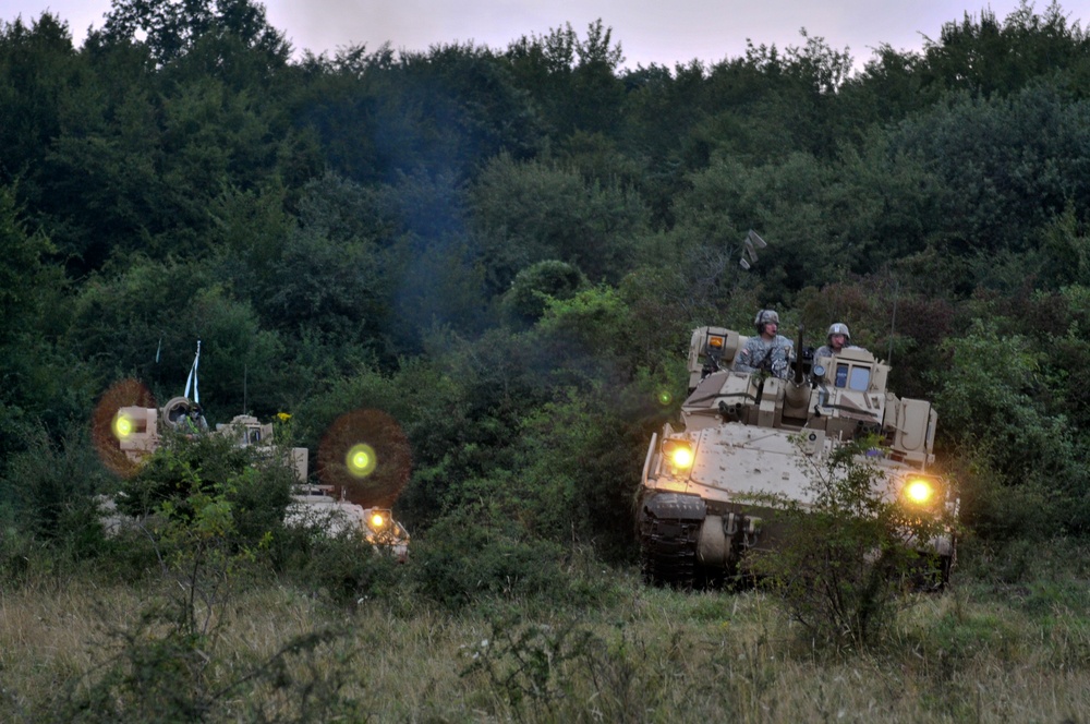 Soldiers stage patrols, attacks during training in Romania