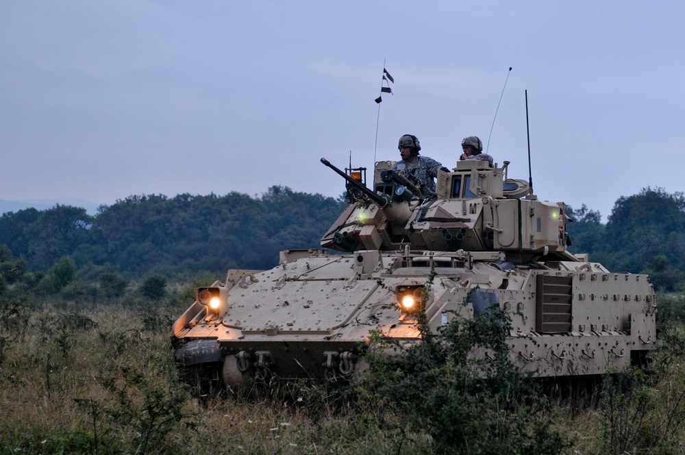 Soldiers stage patrols, attacks during training in Romania