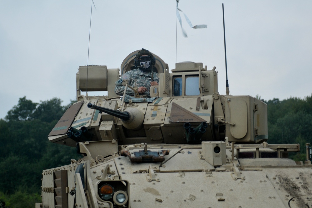 Soldiers stage patrols, attacks during training in Romania