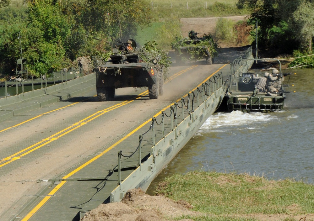 1-64 AR conducts wet gap during Saber Guardian 16 DV Day