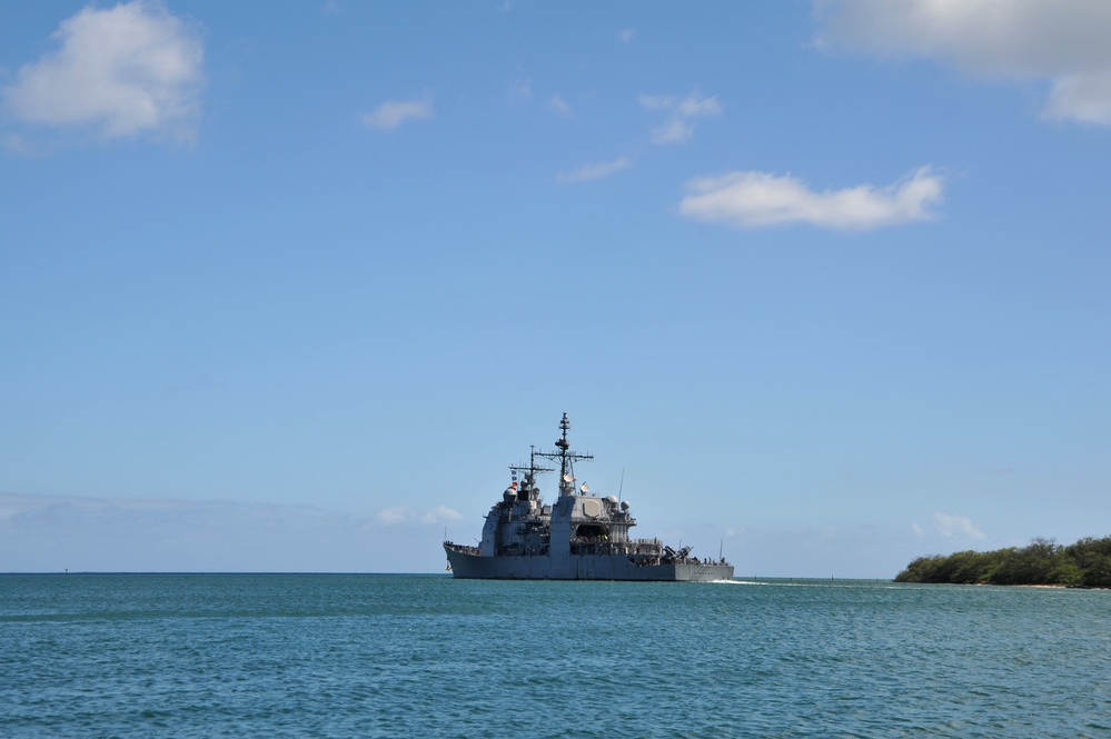 Guided-Missile Cruiser USS Mobile Bay (CG 53) Departs Joint Base Pearl Harbor-Hickam Following the Conclusion of RIMPAC 2016