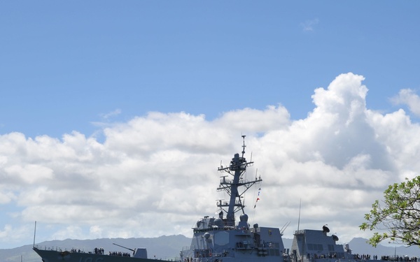 Guided-Missile Destroyer USS Stockdale (DDG 106) Departs Joint Base Pearl Harbor-Hickam Following the Conclusion of RIMPAC 2016