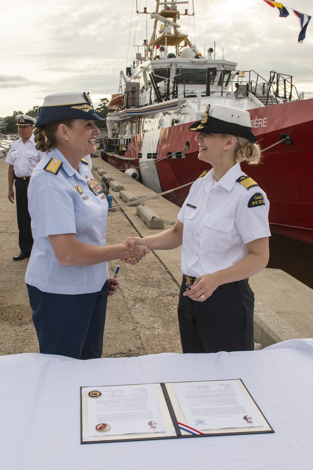 U.S., Canadian Coast Guards sign pollution response agreement