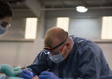 Texas Guard, Reservists and Civilians Partner at Operation Lone Star