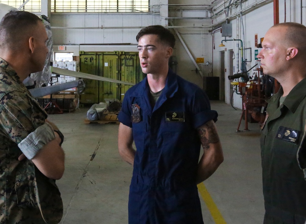 2nd MAW’s commanding general visits with Marines