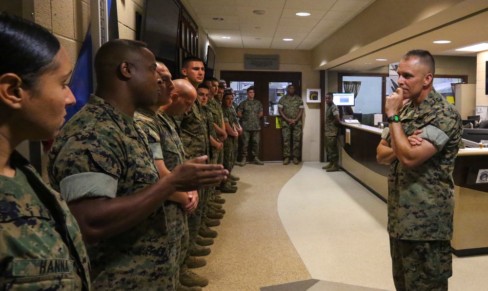 2nd MAW’s commanding general visits with Marines