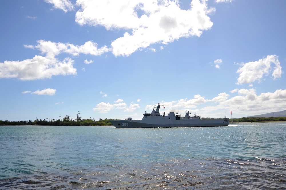 Republic of Indonesia Navy Diponegoro-Class Corvette KRI Diponegoro (365) Departs Joint Base Pearl Harbor-Hickam Following the Conclusion of RIMPAC 2016