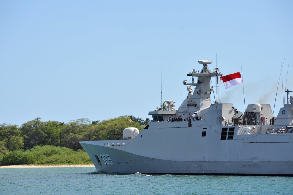 Republic of Indonesia Navy Diponegoro-Class Corvette KRI Diponegoro (365) Departs Joint Base Pearl Harbor-Hickam Following the Conclusion of RIMPAC 2016