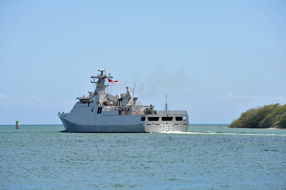 Republic of Indonesia Navy Diponegoro-Class Corvette KRI Diponegoro (365) Departs Joint Base Pearl Harbor-Hickam Following the Conclusion of RIMPAC 2016