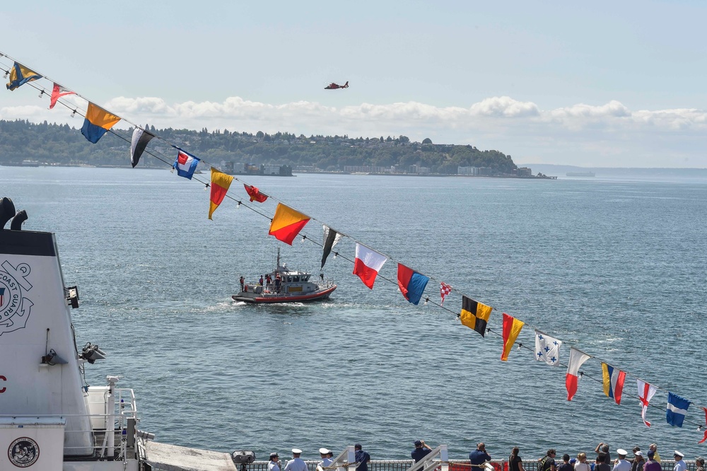 Coast Guard 13th District SAR demonstration at Seattle Seafair