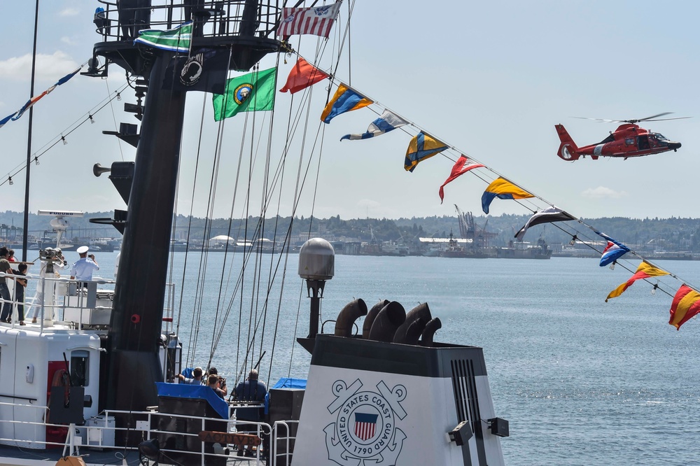 Coast Guard 13th District SAR demonstration at Seattle Seafair