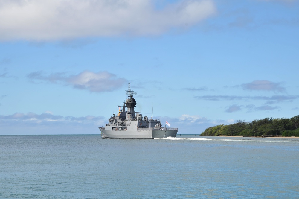 Royal Australian Navy Anzac Class Frigate HMAS Ballarat (FFH 155) Departs Joint Base Pearl Harbor-Hickam Following the Conclusion of RIMPAC 2016