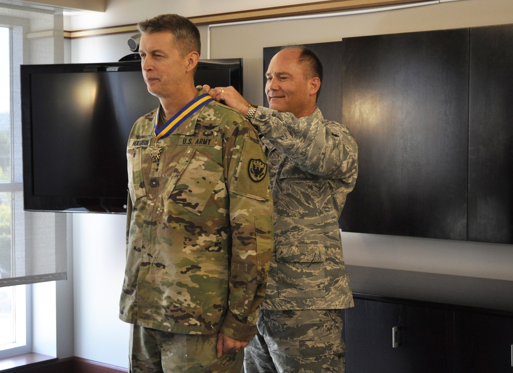 Lt. Gen. Hokanson receives Oregon 30-Year Medal